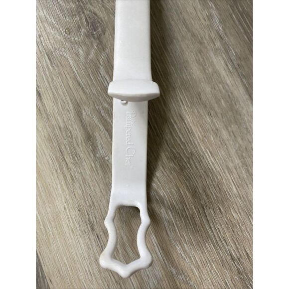 The Pampered Chef Coating Tray Tool White Tongs - Picture 2 of 4